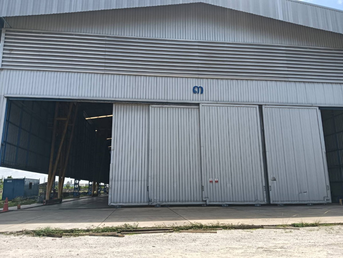 picture Land with a Large, Ready-to-Use Workshop Building - 2/11