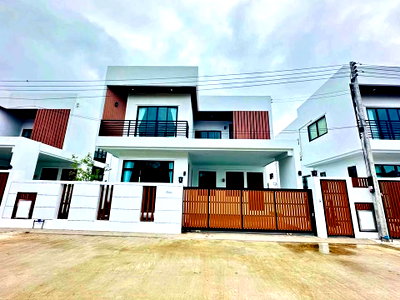 บ้านเดี่ยว เชียงใหม่ : บ้านเดี่ยว 2 ชั้น MODERN STYLE / ต.แม่เหียะ อ.เมืองเชียงใหม่ จ.เชียงใหม่ T.063-664-9056