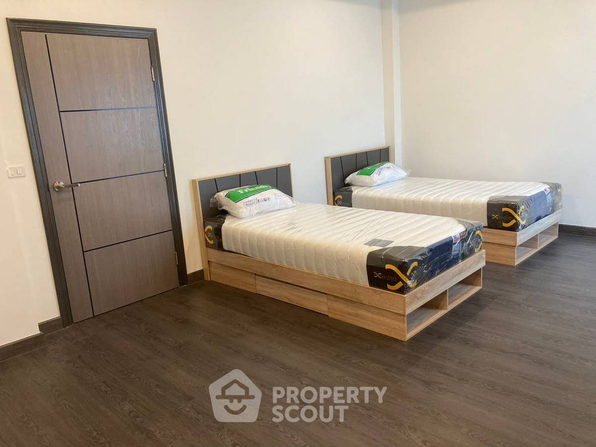 รูป บ้าน 4 ห้องนอน พร้อมเลี้ยงสัตว์ ใกล้ BTS เอกมัย โครงการ Ekkamai House (ID 3072457) - รูปที่ 15/25
