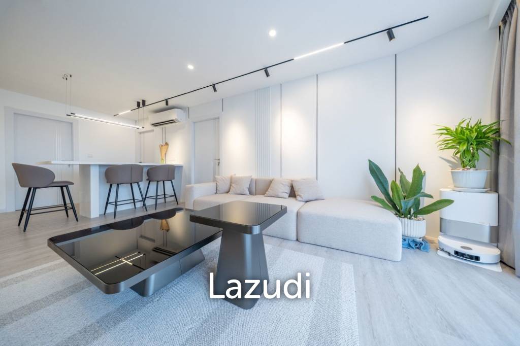 picture Elegantly Renovated 3-Bedroom Luxury at Royal Hill Resort - 1/35