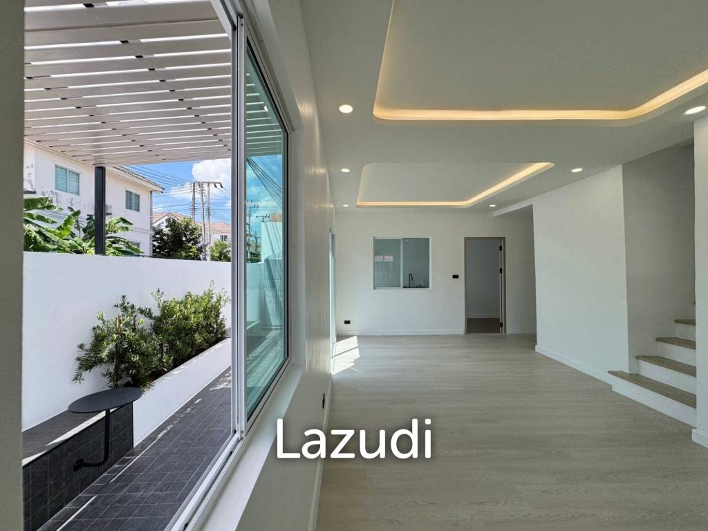 รูป Newly Renovated Townhouse for Sale in Muang Phuket - รูปที่ 3/12