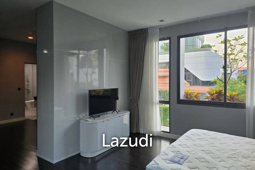 picture 4 Bed 5 Bath 440 sqm modern 3 storey detached home in The Gentry Phatthanakan 2 - 25/29