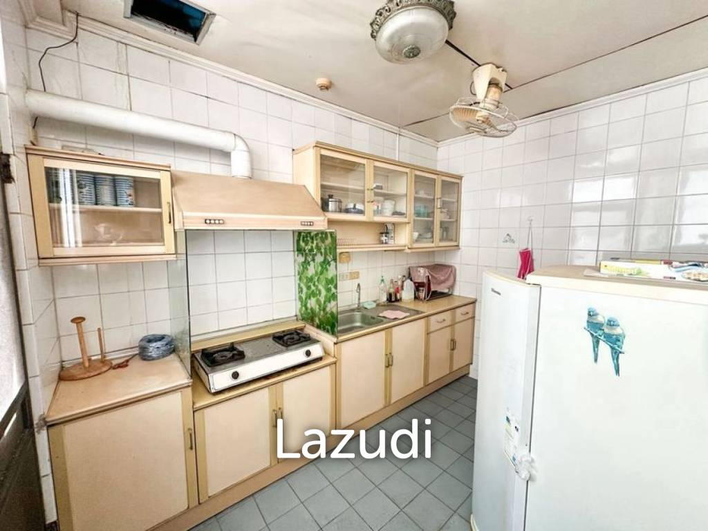 picture 215 sqm 3 Bed Condo on 11th Floor at Royal Castle Pattanakarn Suan Luang - 4/9