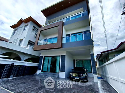 บ้านเดี่ยว กรุงเทพมหานคร : บ้าน 4 ห้องนอน สำหรับขาย ที่ Ekkamai House ใกล้ BTS เอกมัย (เลี้ยงสัตว์ได้) 📍 (ID 3072457)