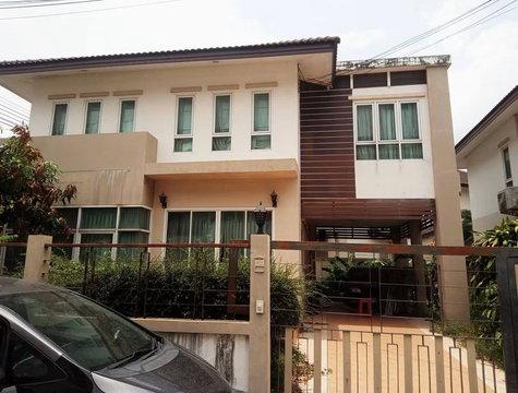 Single house for sale in Sriracha, Mangmee Srisuk Grandville Village. Great value!