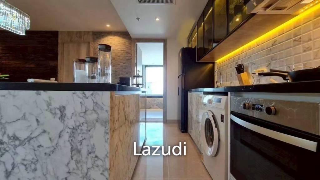 picture Luxury High-Floor Two-Bedroom Sea View Condo - 4/9