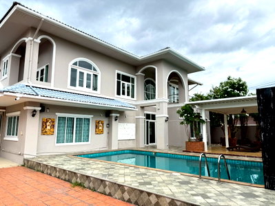 เช่าบ้านเดี่ยว เชียงใหม่ : ให้เช่าหมู่บ้านเอ็มเพอเรอร์ 2 Pool Villa รีโนเวทใหม่ พร้อมเข้าอยู่ บ้านหัวมุมเป็นส่วนตัว ทำเลทอง ใกล้ Central Festival เชียงใหม่RH-22