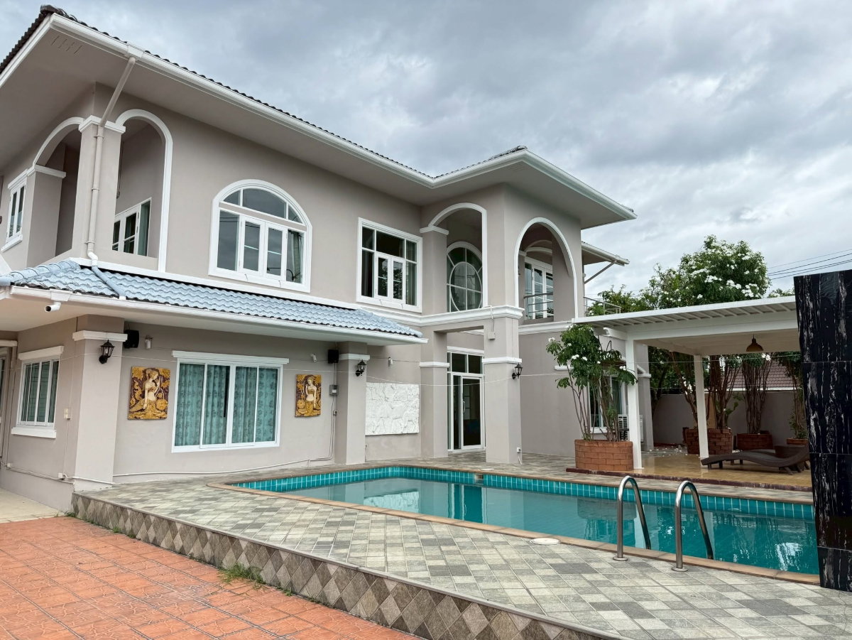 รูป ให้เช่าหมู่บ้านเอ็มเพอเรอร์ 2 Pool Villa รีโนเวทใหม่ พร้อมเข้าอยู่ บ้านหัวมุมเป็นส่วนตัว ทำเลทอง ใกล้ Central Festival เชียงใหม่RH-22 - รูปที่ 1/13