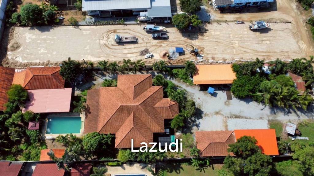 picture Grand 4 Bed Luxury Estate with Massive 3,416 sqm Land Plot - 1/27