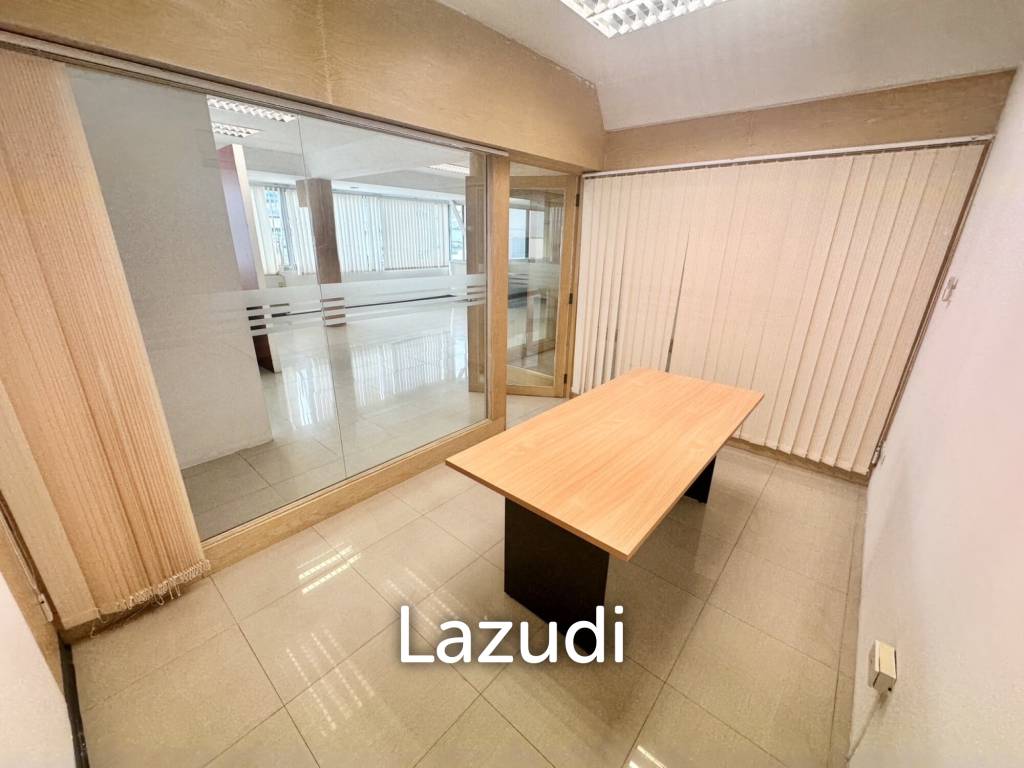 picture 110 sqm Bright Partitioned Office for Rent in Makkasan Ratchathewi Bangkok - 2/7