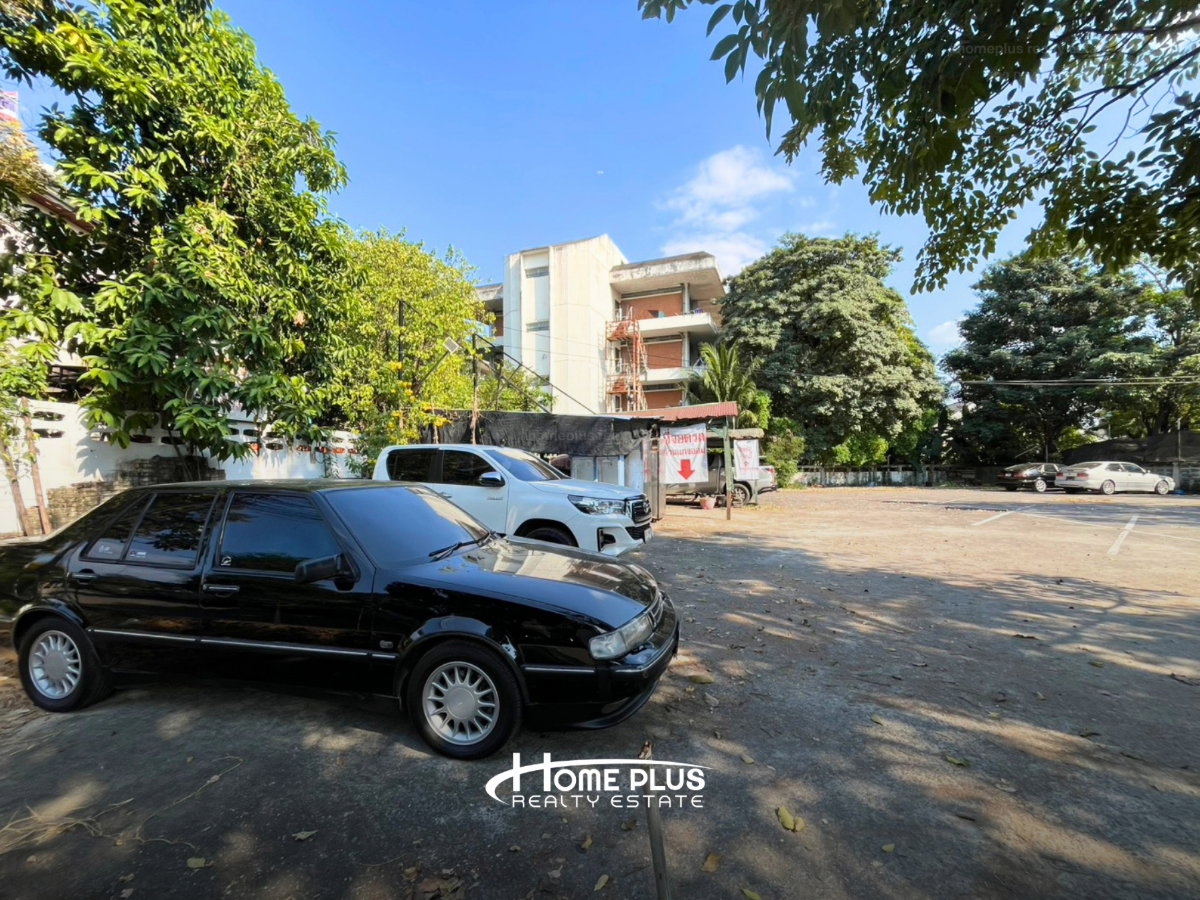 picture Land for sale with potential plot on Soi Ramintra 36, - 5/7