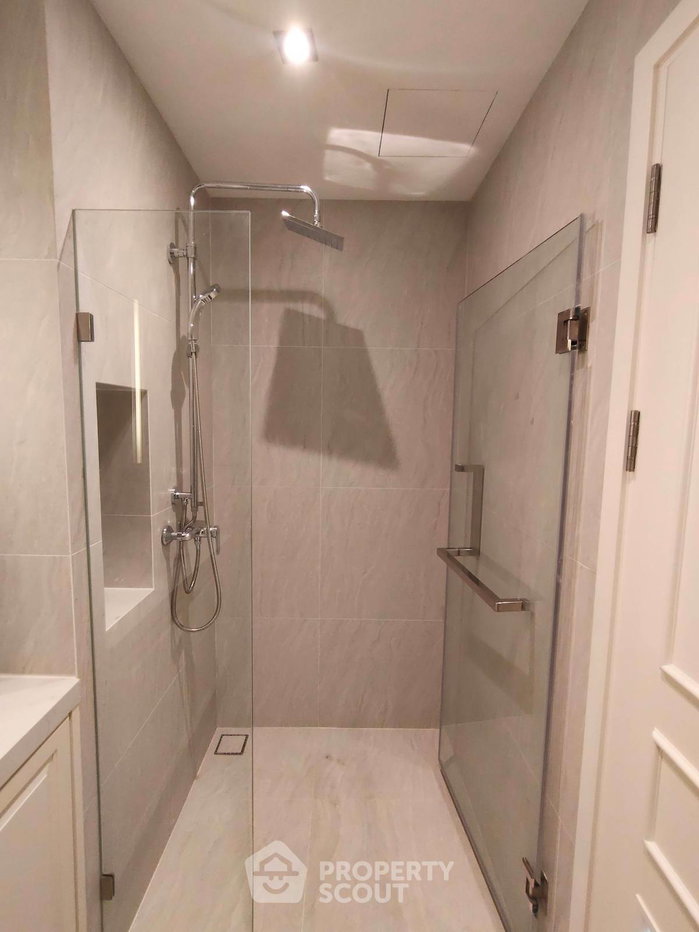 picture 1-BR Condo At Altitude Symphony Charoenkrung, BTS Saphan Taksin (ID 3072833) - 11/11