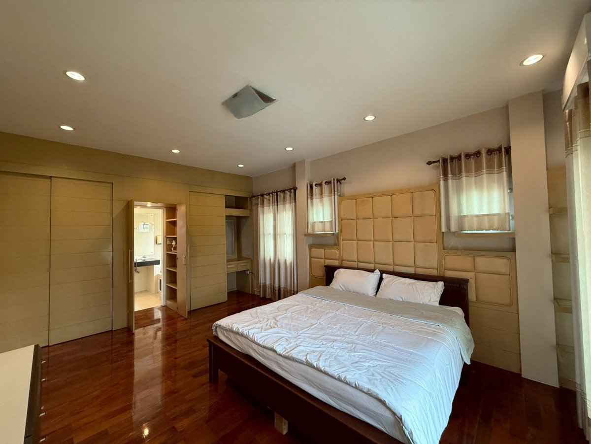 รูป ให้เช่าหมู่บ้านเอ็มเพอเรอร์ 2 Pool Villa รีโนเวทใหม่ พร้อมเข้าอยู่ บ้านหัวมุมเป็นส่วนตัว ทำเลทอง ใกล้ Central Festival เชียงใหม่RH-22 - รูปที่ 11/13
