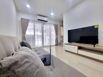 เช่าทาวน์โฮม เชียงใหม่ : 🏡 บ้านให้เช่า ทาวน์โฮม 2 ชั้น รีโนเวทใหม่ พร้อมเฟอร์นิเจอร์ใหม่ ตกแต่งครบ ในโครงการคุณภาพ ใกล้สนามบินเชียงใหม่ โซนแม่เหียะ ทำเลดี เดินทางสะดวก
