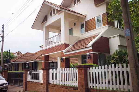 Spacious 2-Storey Detached House for Rent with Maid's Room