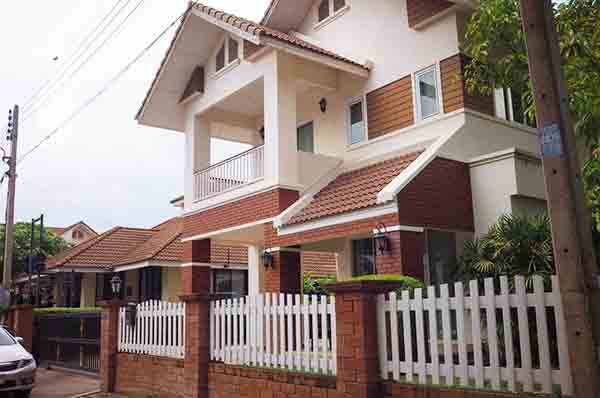 picture Spacious 2-Storey Detached House for Rent with Maid's Room - 1/28