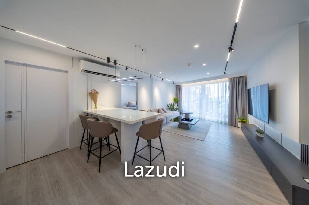 picture Elegantly Renovated 3-Bedroom Luxury at Royal Hill Resort - 8/35