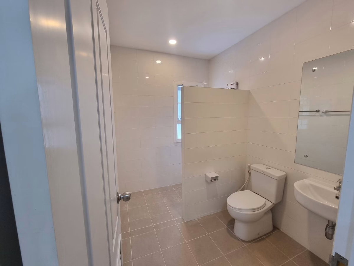 รูป 🏡 บ้านให้เช่า ทาวน์โฮม 2 ชั้น รีโนเวทใหม่ พร้อมเฟอร์นิเจอร์ใหม่ ตกแต่งครบ ในโครงการคุณภาพ ใกล้สนามบินเชียงใหม่ โซนแม่เหียะ ทำเลดี เดินทางสะดวก - รูปที่ 6/10