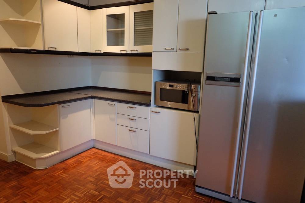 picture 2-BR 206 Sqm High-Floor At Sukhumvit Suite Near BTS Nana (ID 2143433) - 4/5