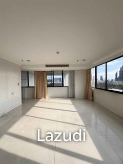 106 sqm high floor condo Lake Green Khlong Toei Bangkok