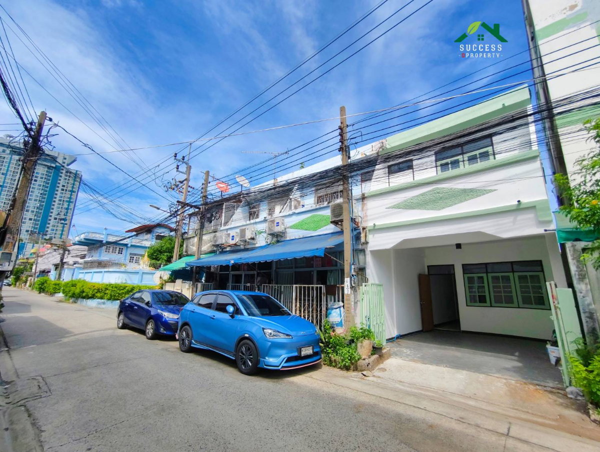 Townhouse for sale. near Sukhumvit Road, close to BTS Sai Luat station (only 500 meters away), and Robinson Department Store, Samut Prakan.