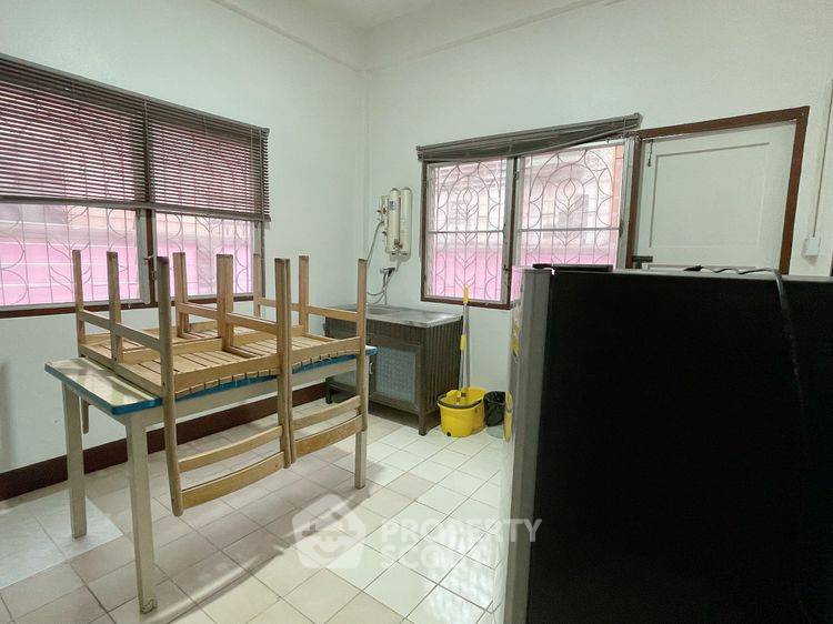รูป บ้าน 3 ห้องนอน รุ่งเรือง 5 หมู่บ้าน ใกล้ MRT สามแยกบางใหญ่ 60 ม. (ID 3070024) - รูปที่ 8/12