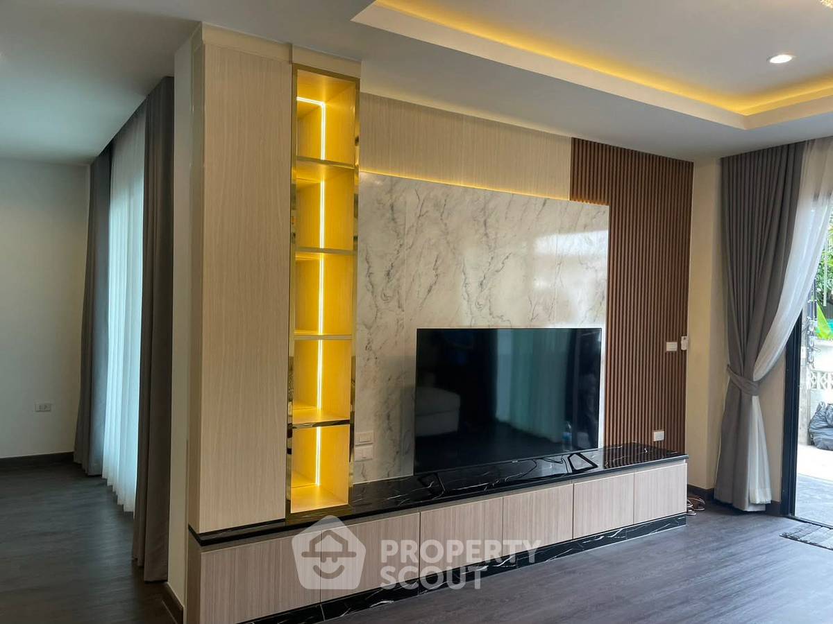 รูป บ้าน 4 ห้องนอน พร้อมเลี้ยงสัตว์ ใกล้ BTS เอกมัย โครงการ Ekkamai House (ID 3072457) - รูปที่ 9/25