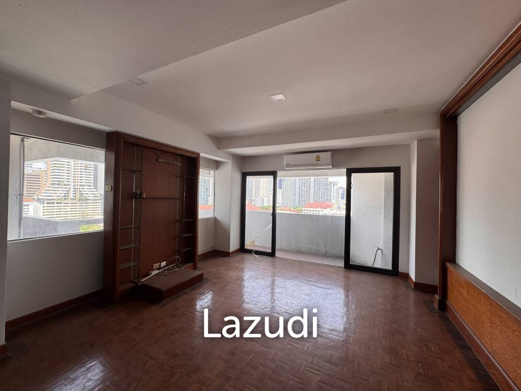 รูป 205 sqm 3-Bed Condo with Huge Terrace in Khlong Toei Nuea, Bangkok - รูปที่ 23/36