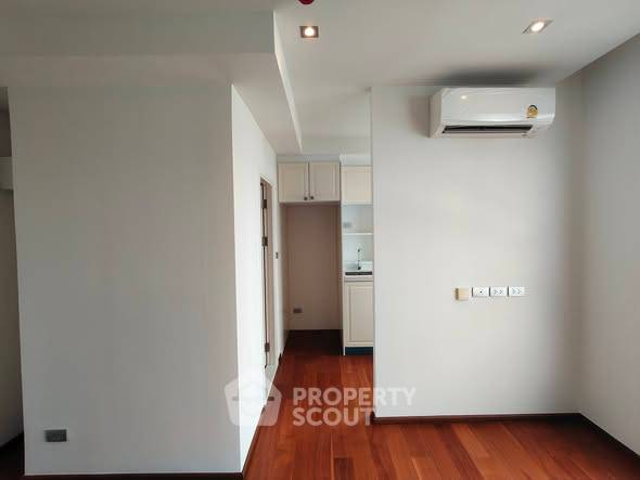 picture 1-BR Condo At Altitude Symphony Charoenkrung, BTS Saphan Taksin (ID 3072833) - 3/11