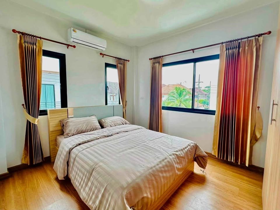 รูป บ้านเดี่ยว 2 ชั้น MODERN STYLE / ต.แม่เหียะ อ.เมืองเชียงใหม่ จ.เชียงใหม่ T.063-664-9056 - รูปที่ 24/31