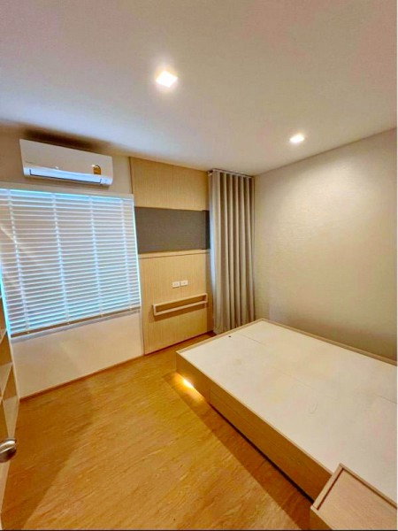 รูป พร้อมเฟอร์ฯบิวท์อินครบ ARL บ้านทับช้าง 900 ม. ให้เช่าทาวน์โฮมหรู 3 ชั้น 2นอน 4น้ำ 20ตร.ว. สนามบินสุวรรณภูมิ 240ตร.ม. - รูปที่ 3/8