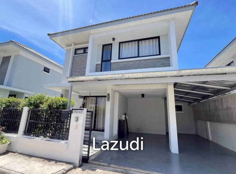 Houses for sale : Modern 2-Story Detached House at Uraiwan Grand Villa