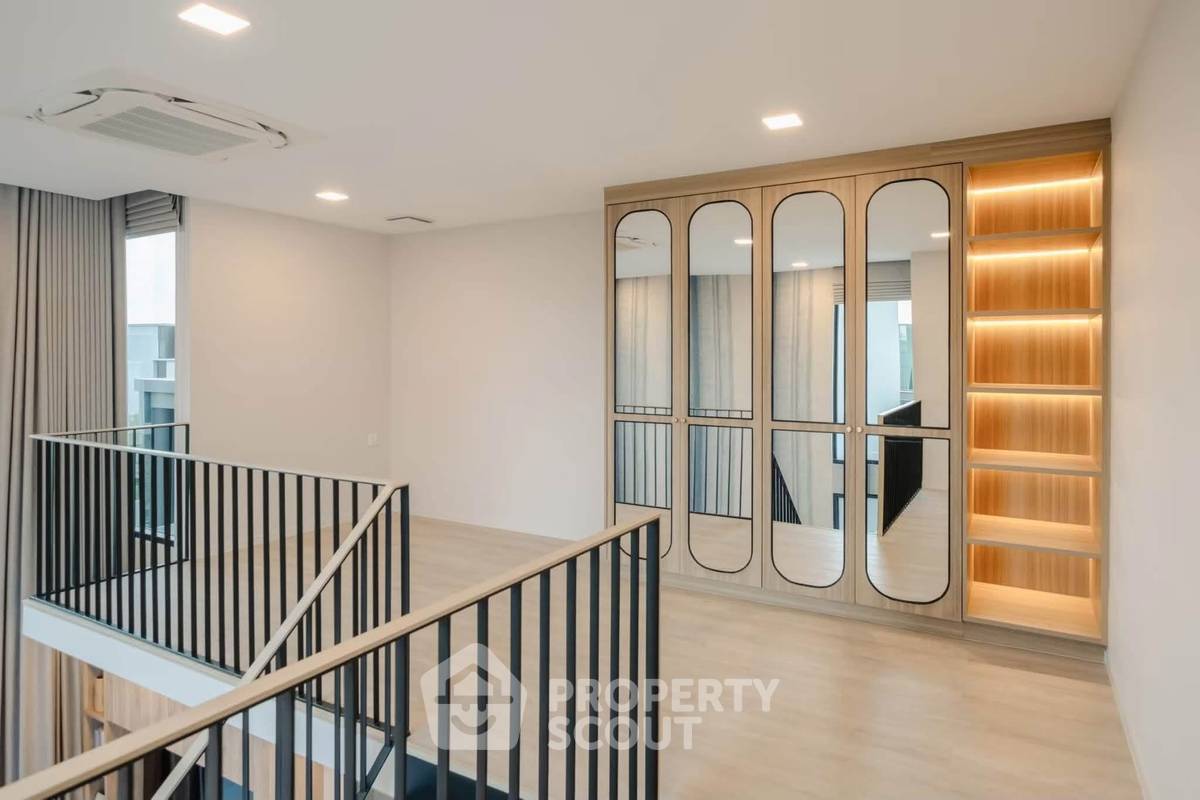 picture 4-BR House For Rent, Vive Krungthep Kreetha, Saphan Sung (ID 3072192) - 12/12