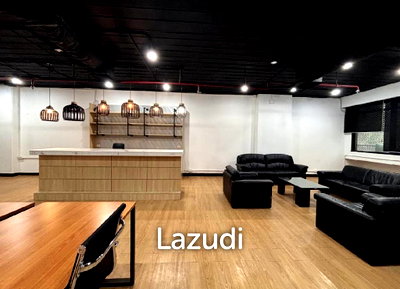 Office for rent Rajabhat Thonburi University : 211 sqm modern furnished office for rent in Phra Nakhon Bangkok