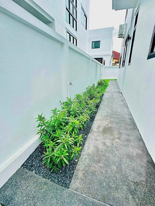 รูป บ้านเดี่ยว 2 ชั้น MODERN STYLE / ต.แม่เหียะ อ.เมืองเชียงใหม่ จ.เชียงใหม่ T.063-664-9056 - รูปที่ 27/31