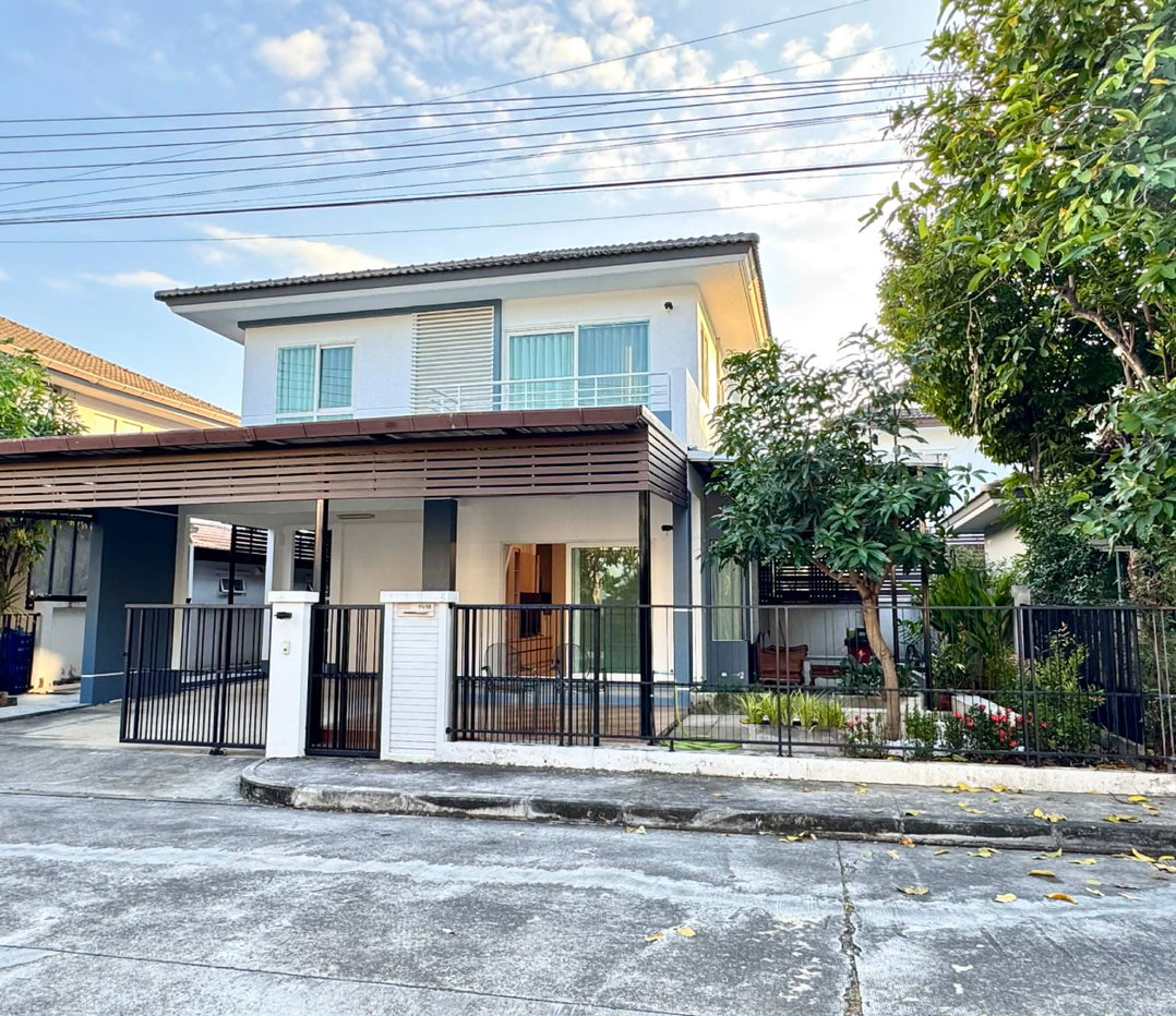 picture Modern 2-Storey Detached House for Rent in a Secure Residential Project - 20/20