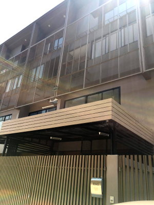 เช่าทาวน์โฮม นนทบุรี :  ให้เช่าบ้านใหม่ทั้งหลัง 3 ชั้น ครึ่งสไตล์ Loft Modern เพดานสูง พร้อมเฟอร์ 3 นอน 3 น้ำ บนถนนแจ้งวัฒนะ ใกล้รร. นานาชาติ ใกล้บีทีเอส สามัคคี สายชมพู