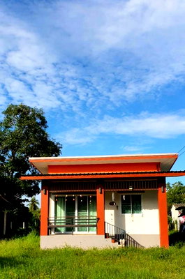 Houses for sale Chonburi : Single house with land for sale in Bang Phra, Si Racha, Chonburi. Excellent location.