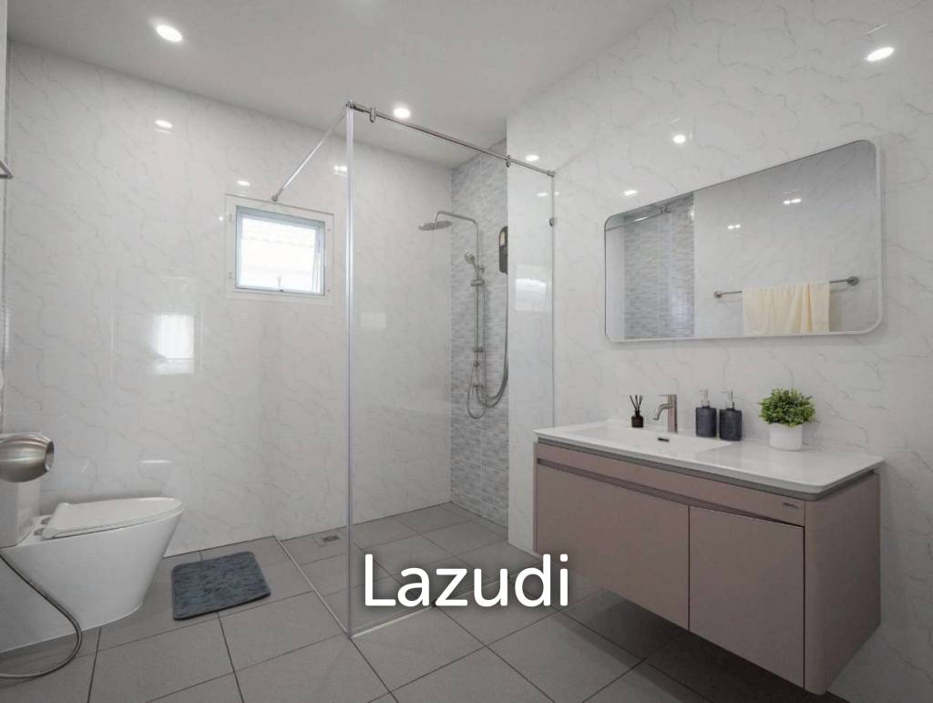 picture Fully Renovated Modern Luxury 2-Story House at Baan Suanlalana - 21/22