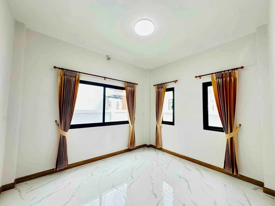 รูป บ้านเดี่ยว 2 ชั้น MODERN STYLE / ต.แม่เหียะ อ.เมืองเชียงใหม่ จ.เชียงใหม่ T.063-664-9056 - รูปที่ 7/31