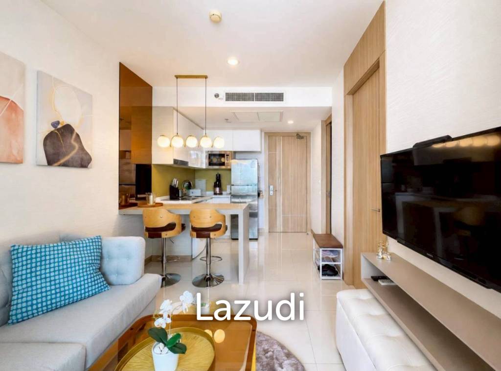 picture Luxury 1-Bed Beachfront Condo at The Riviera Wongamat - 1/9