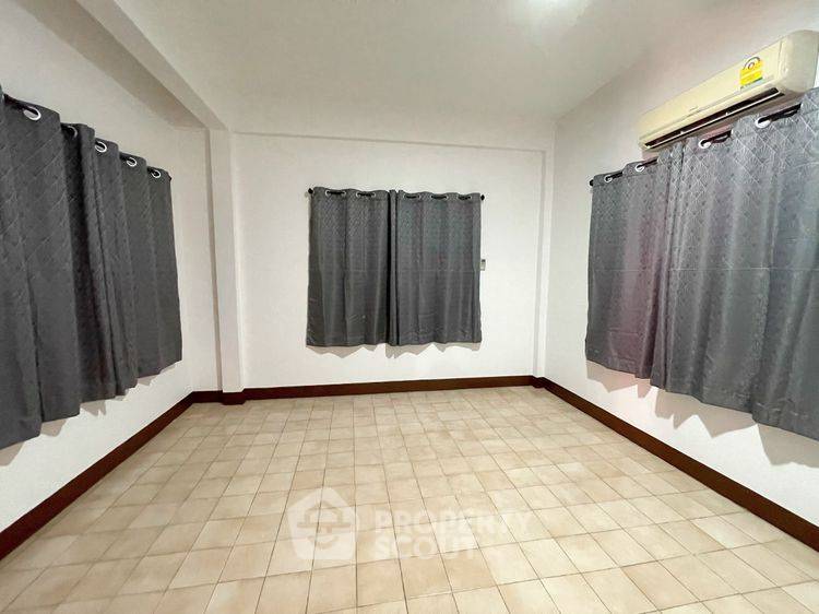 รูป บ้าน 3 ห้องนอน รุ่งเรือง 5 หมู่บ้าน ใกล้ MRT สามแยกบางใหญ่ 60 ม. (ID 3070024) - รูปที่ 2/12