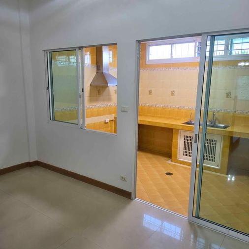 4-bed townhouse for sale, 134 sqm, 17.5 sq wah, Prinyaluck Rama 2