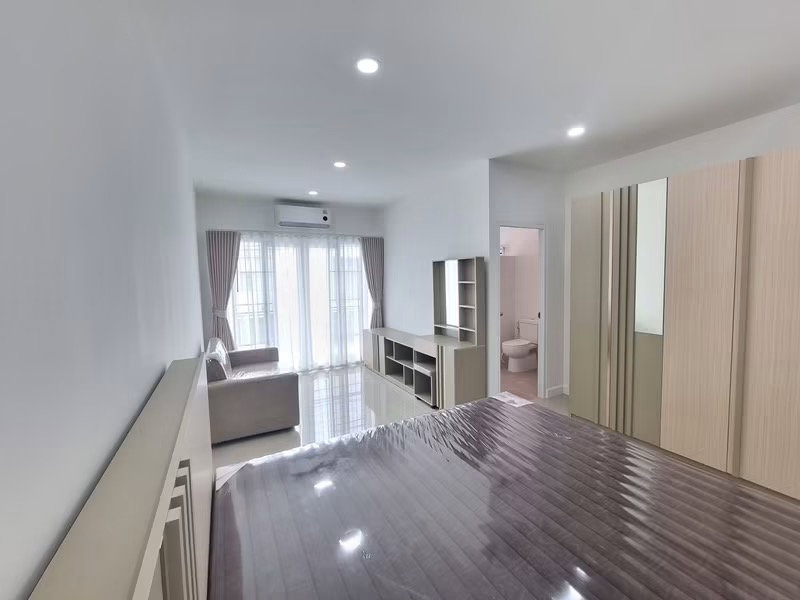 รูป 🏡 บ้านให้เช่า ทาวน์โฮม 2 ชั้น รีโนเวทใหม่ พร้อมเฟอร์นิเจอร์ใหม่ ตกแต่งครบ ในโครงการคุณภาพ ใกล้สนามบินเชียงใหม่ โซนแม่เหียะ ทำเลดี เดินทางสะดวก - รูปที่ 4/10