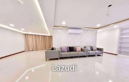 รูปภาพ 220 sqm condo on 12th floor in Khlong Toei Bangkok