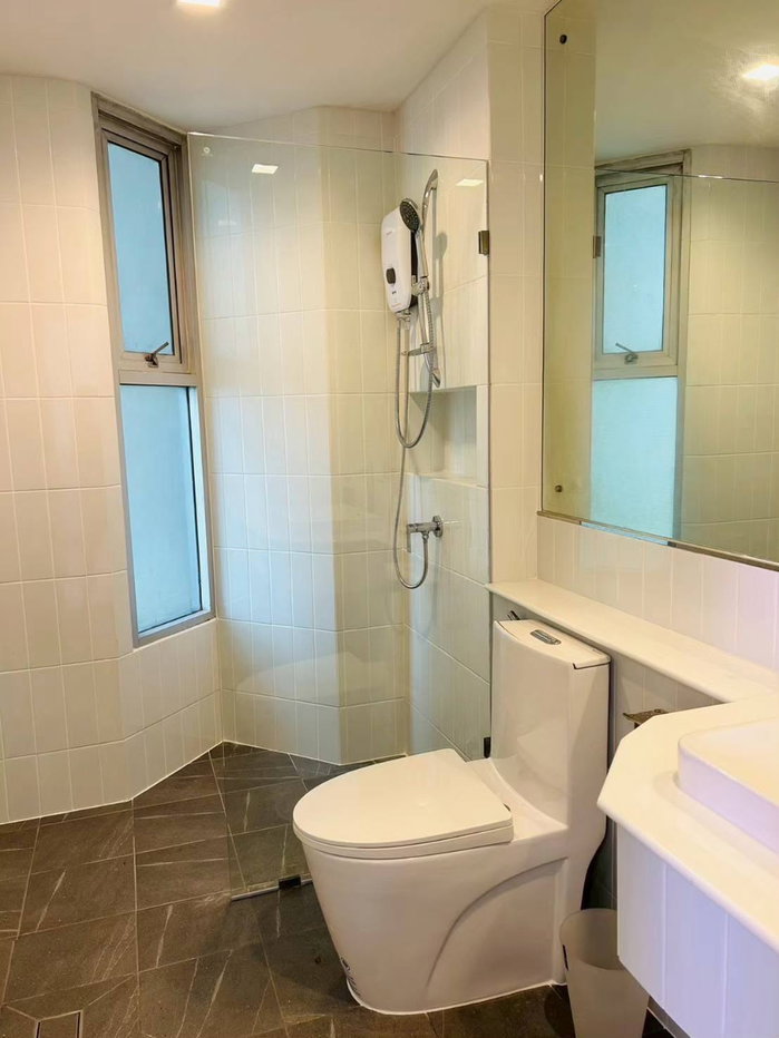 รูป 🔥 Sathorn House ห้อง 2 Bedroom Plus ชั้น 36 วิวเมือง ใจกลางสาทร เพียง 26,500 บาท/เดือน ✨ ใกล้ BTS พร้อมเข้าอยู่ 🏙️ - รูปที่ 9/12