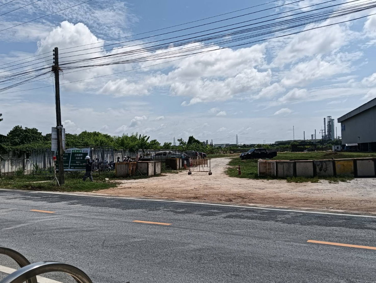 picture Land with a Large, Ready-to-Use Workshop Building - 11/11