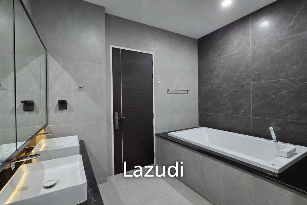 picture 4 Bed 5 Bath 440 sqm modern 3 storey detached home in The Gentry Phatthanakan 2 - 27/29