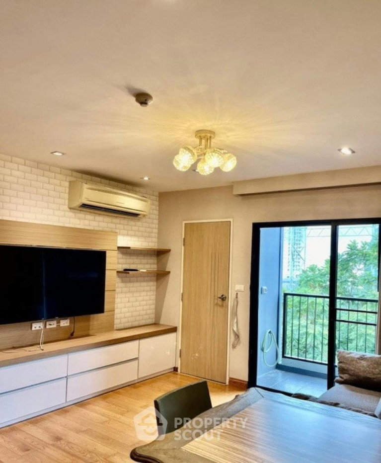 picture 1-BR Condo At Zenith Place Sukhumvit 42, 300m to BTS Ekkamai (ID 3071484) - 8/21