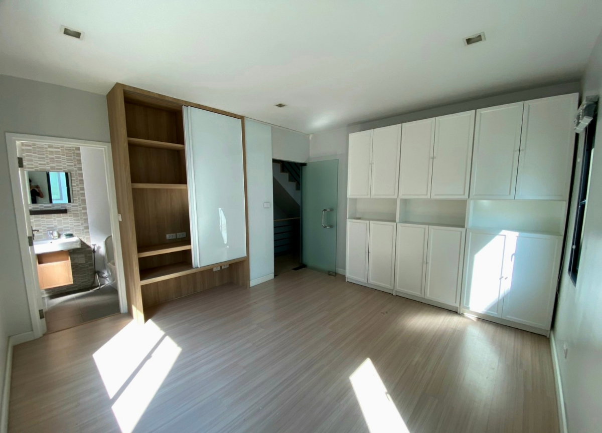 รูป 🏢✨ ให้เช่า ทาวน์โฮม/Home Office 3 ชั้น หลังมุม – Plex Bangna 📍 ทำเลหายาก ติดถนนเมนโครงการ ใกล้ Mega Bangna และบางนา-ตราด กม.5 - รูปที่ 8/15